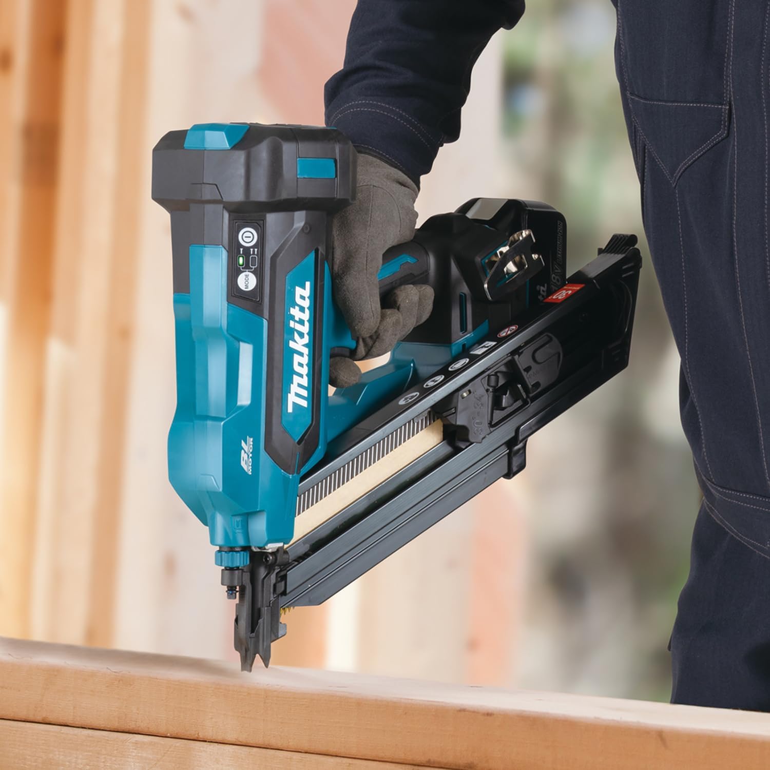Makita DBN900ZK Pregador de Pinos 18V
