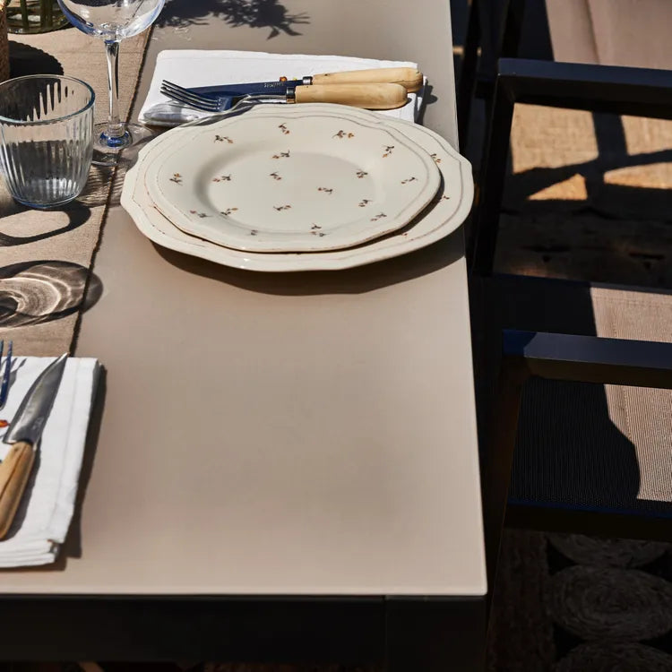 Mesa fixa fixa 70×70 e 2 cadeiras jardim marrom - Tóquio